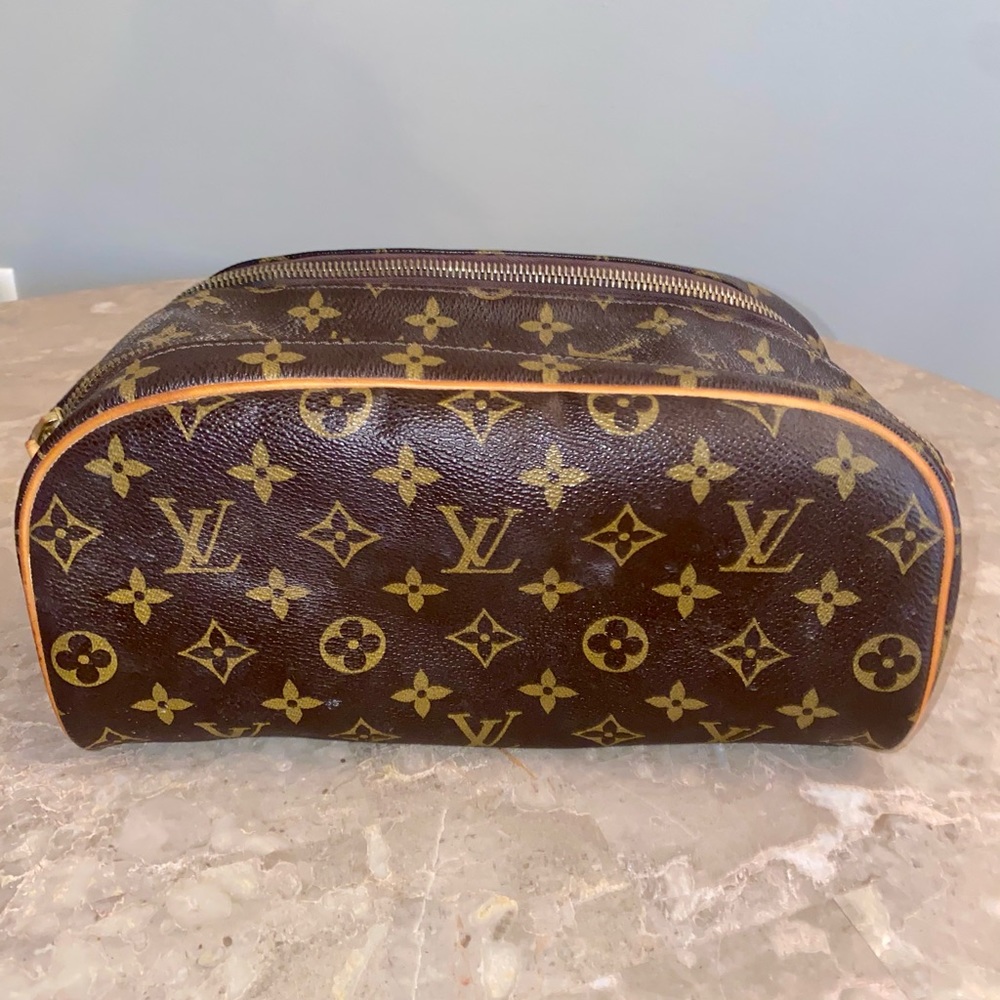 AUTHENTIC Louis Vuitton Makeup Bag!